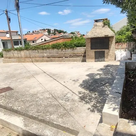 Διαμέρισμα Apartment For 2 With Private Parking, Near Centar And Sea
