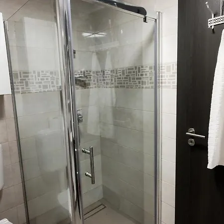 Tora For 2 With Private Parking, Near Centar And Sea *