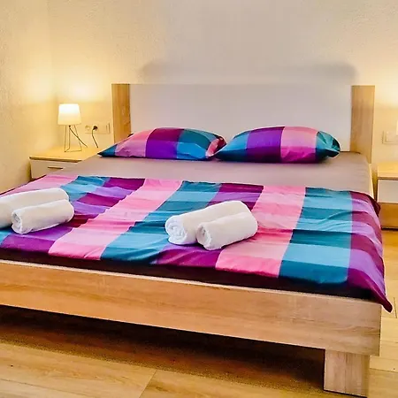 Lejlighed Apartment Tora For 2 With Private Parking, Near Centar And Sea *