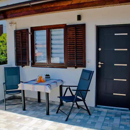 Apartment Tora For 2 With Private Parking, Near Centar And Sea * Mali Lošinj