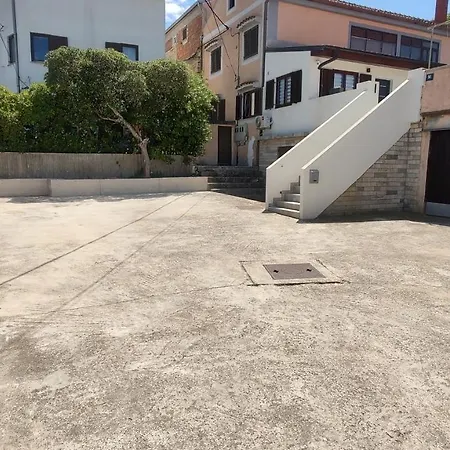 Apartment Tora For 2 With Private Parking, Near Centar And Sea Mali Lošinj